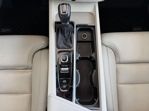 Used 2018 Volvo XC60 T6 Inscription w/ Luxury Seat Package image 34