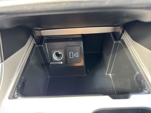 Used 2023 Ford Explorer XLT w/ Equipment Group 202A AWD/4WD image 30