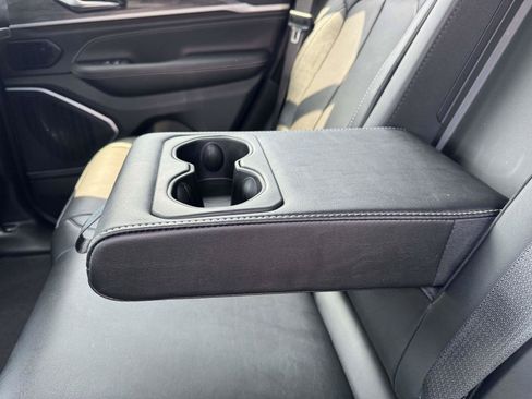 Used 2026 Jeep Grand Cherokee Limited AWD/4WD image 10