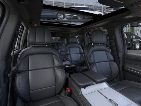 New 2026 Lincoln Navigator Reserve w/ Jet Appearance Package AWD/4WD image 10