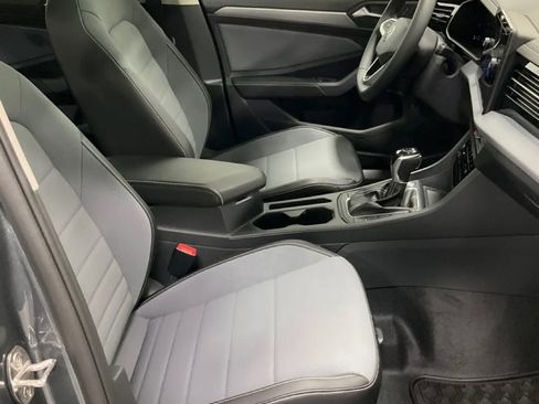 New 2026 Volkswagen Jetta SE image 9