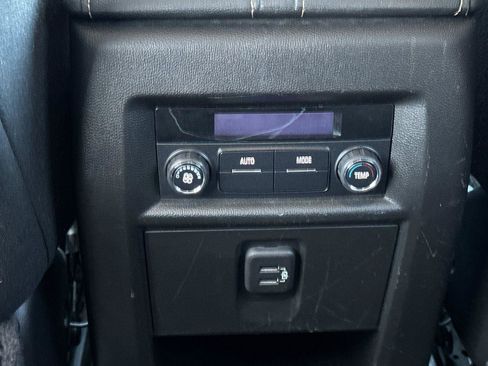 Used 2019 Chevrolet Traverse LT image 13