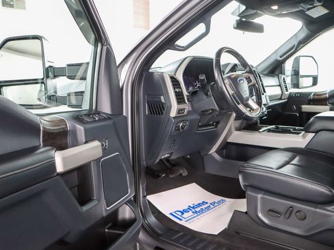 Used 2022 Ford F250 Lariat w/ Black Appearance Package image 3