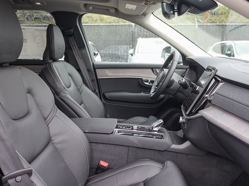 New 2026 Volvo XC90 T8 Ultra w/ Protection Package image 18