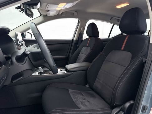 Used 2024 Nissan Sentra SR w/ Trunk Package image 17