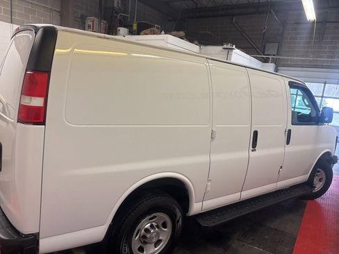 Used 2016 Chevrolet Express 2500 image 10