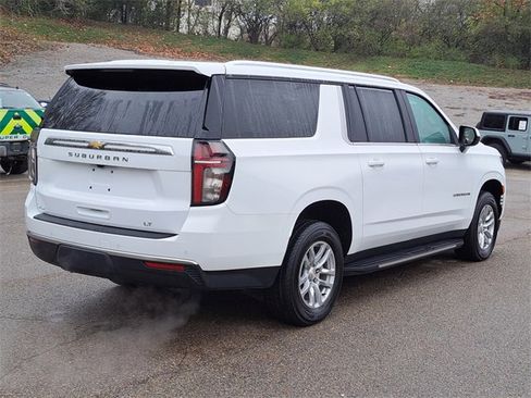 Used 2023 Chevrolet Suburban LT image 5
