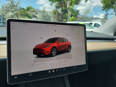 Used 2023 Tesla Model Y Long Range AWD/4WD image 22