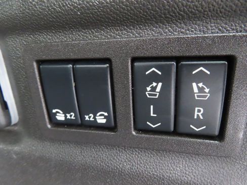 Certified 2025 Chevrolet Suburban Premier image 35