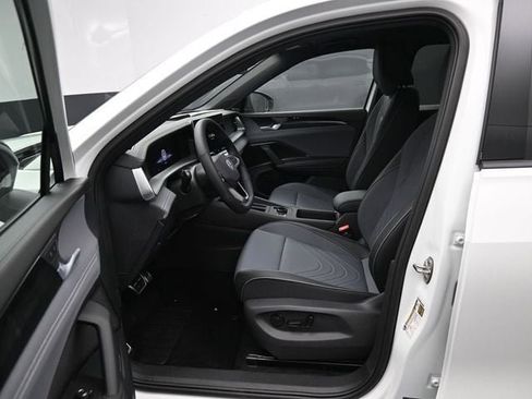 New 2026 Volkswagen Tiguan SE R-Line image 9