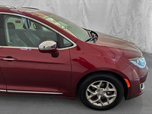 Used 2019 Chrysler Pacifica Limited FWD image 9