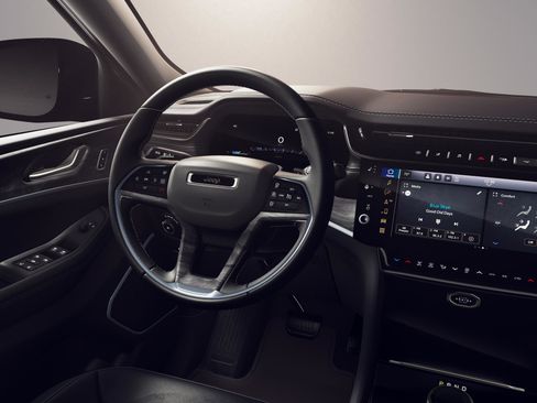 New 2026 Jeep Grand Cherokee Limited w/ Limited Altitude Package image 9