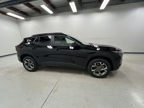 New 2026 Chevrolet Trax LT w/ LT Convenience Package FWD image 9