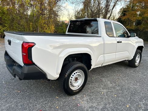 Used 2024 Toyota Tacoma SR image 6