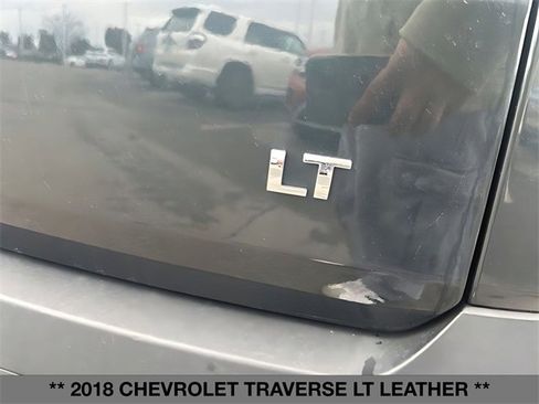 Used 2018 Chevrolet Traverse LT w/ LPO, Black Accent Package image 13