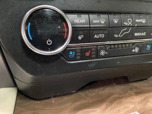 Used 2018 Ford Expedition Max Platinum image 18