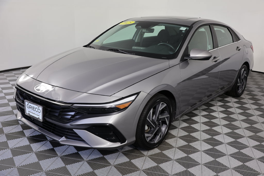 Used 2025 Hyundai Elantra SEL FWD image 4