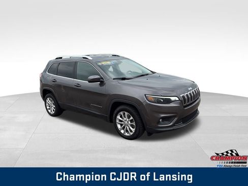 Used 2019 Jeep Cherokee Latitude w/ Cold Weather Group image 16