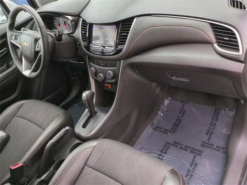 Certified 2022 Chevrolet Trax LT w/ Sport Edition image 27