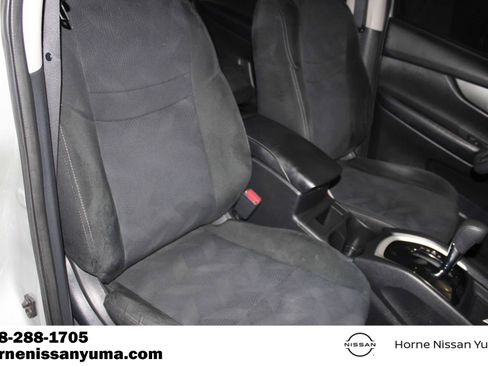 Used 2016 Nissan Rogue SV w/ SV Moonroof Package FWD image 6
