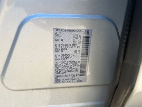 Used 2025 Nissan Pathfinder SV image 29