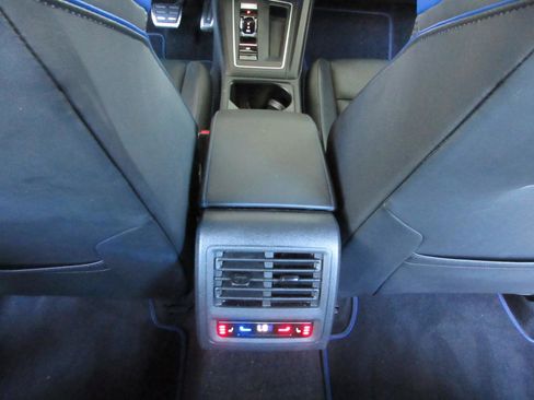 Used 2022 Volkswagen Golf R AWD/4WD image 43