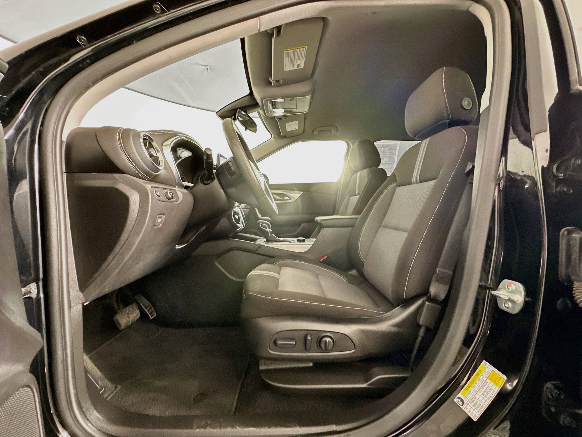 Used 2025 Chevrolet Blazer LT FWD image 13