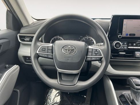 Used 2023 Toyota Highlander L FWD image 13