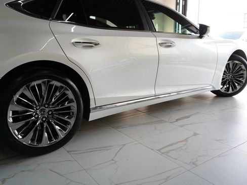 Used 2022 Lexus LS 500 w/ Luxury Package RWD image 5