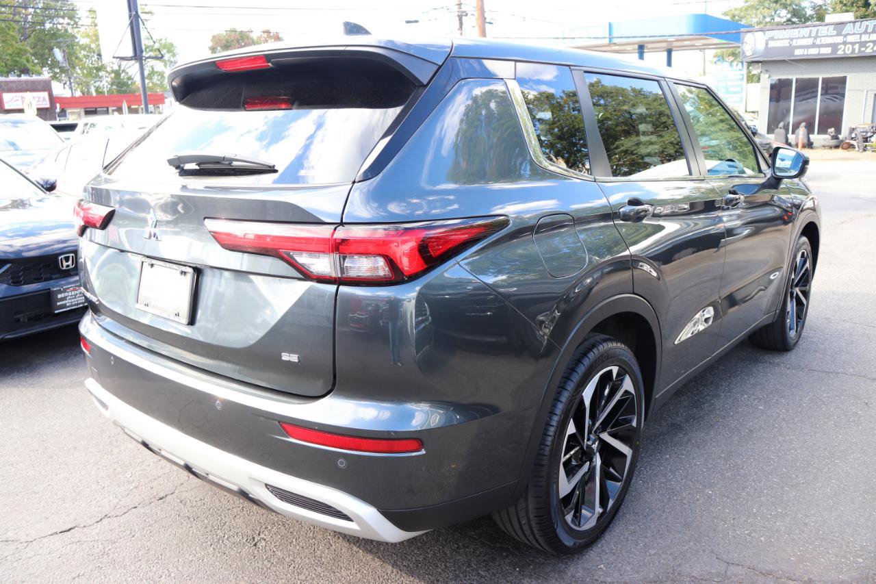 Used 2024 Mitsubishi Outlander AWD image 5