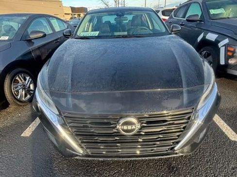 Used 2023 Nissan Altima 2.5 SV image 2