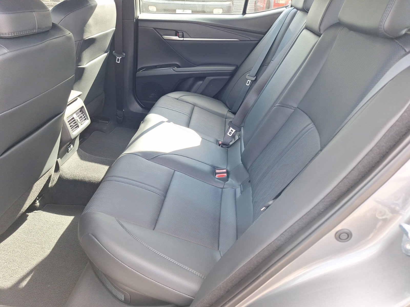 Used 2025 Toyota Camry XSE FWD image 29