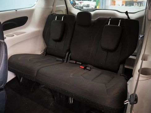 Used 2017 Chrysler Pacifica Touring Plus image 23