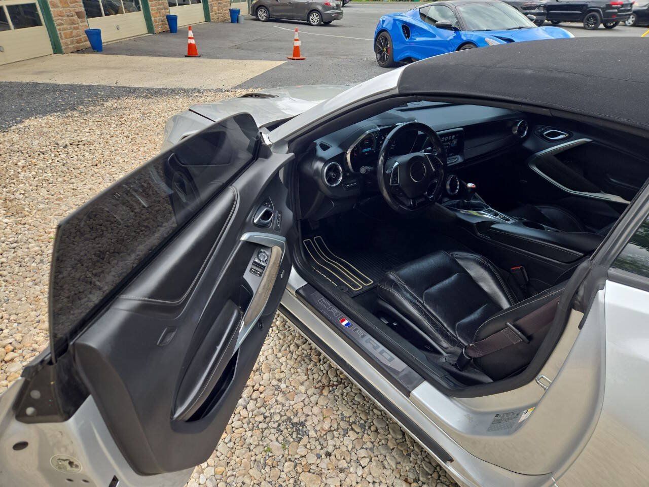 Used 2017 Chevrolet Camaro SS RWD image 11