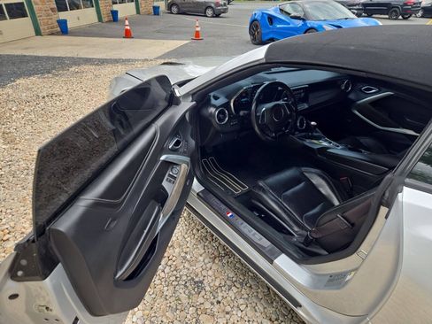 Used 2017 Chevrolet Camaro SS RWD image 11