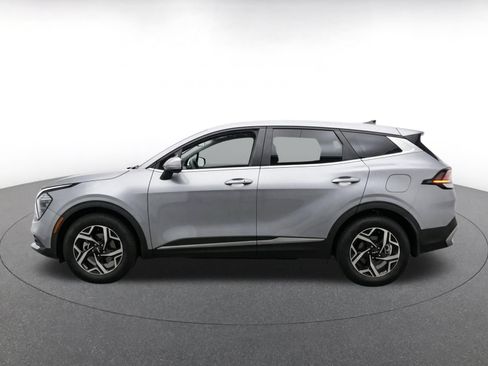 Used 2025 Kia Sportage LX FWD image 9