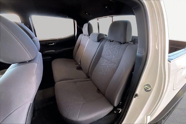 Used 2019 Toyota Tacoma TRD Off-Road w/ Technology Package AWD/4WD image 16