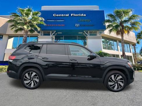 Used 2025 Volkswagen Atlas SE AWD/4WD image 4