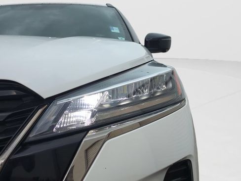Certified 2024 Nissan Kicks SR w/ SR Premium Package FWD image 9