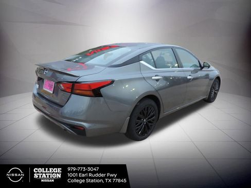 New 2025 Nissan Altima 2.5 SV w/ SV Special Edition Package image 4