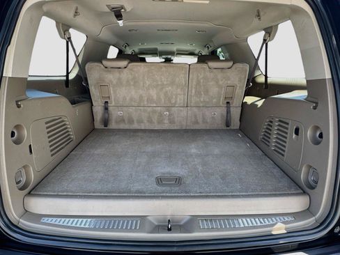 Used 2019 Chevrolet Suburban LT RWD image 27