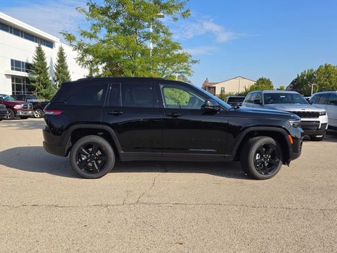 New 2025 Jeep Grand Cherokee Altitude image 6