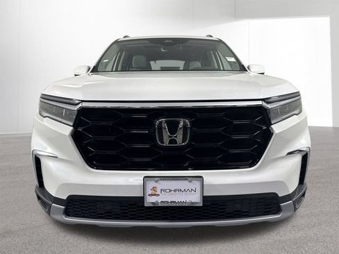 Certified 2025 Honda Pilot Touring image 29