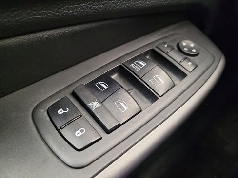 Used 2019 Jeep Cherokee Latitude Plus w/ Cold Weather Group image 27