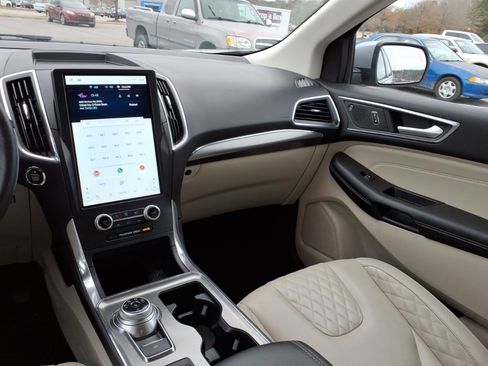 Used 2024 Ford Edge Titanium image 19