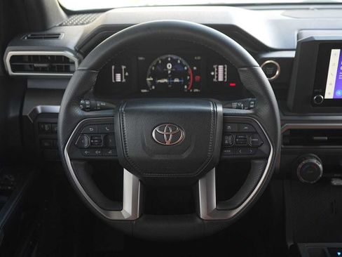 Used 2025 Toyota 4Runner SR5 AWD/4WD image 16
