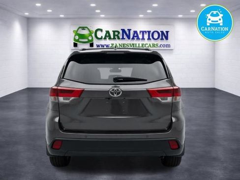 Used 2017 Toyota Highlander XLE w/ Carpet Mat Package AWD/4WD image 5