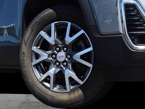 Used 2023 GMC Acadia SLT FWD image 3