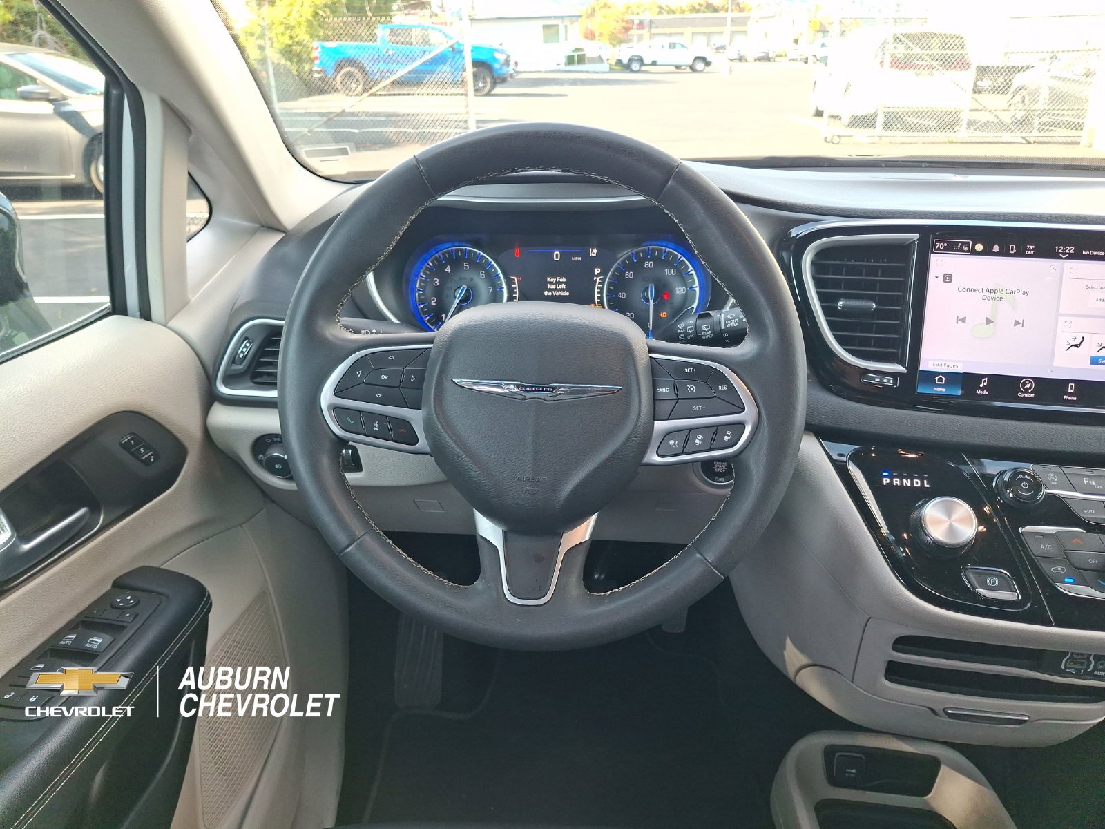 Used 2024 Chrysler Pacifica Touring-L FWD image 5