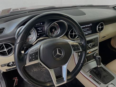 Used 2013 Mercedes-Benz SLK 250 image 9